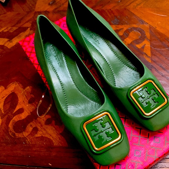 Tory Burch Georgia Pump, Rare color combination Shrub Green / Gold - Picture 5 of 8